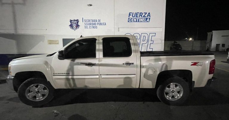 Arresta Policía del Estado a 2 sujetos con armamento, supuesta droga y vehículo implicado en delitos en Nuevo Casas Grandes