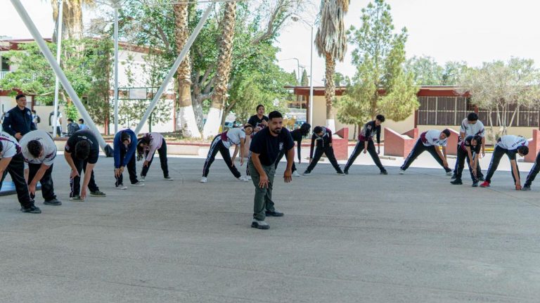 Imparte SSPE taller de acrobacia, lucha y defensa personal a Red de Brigada en CBTis 114