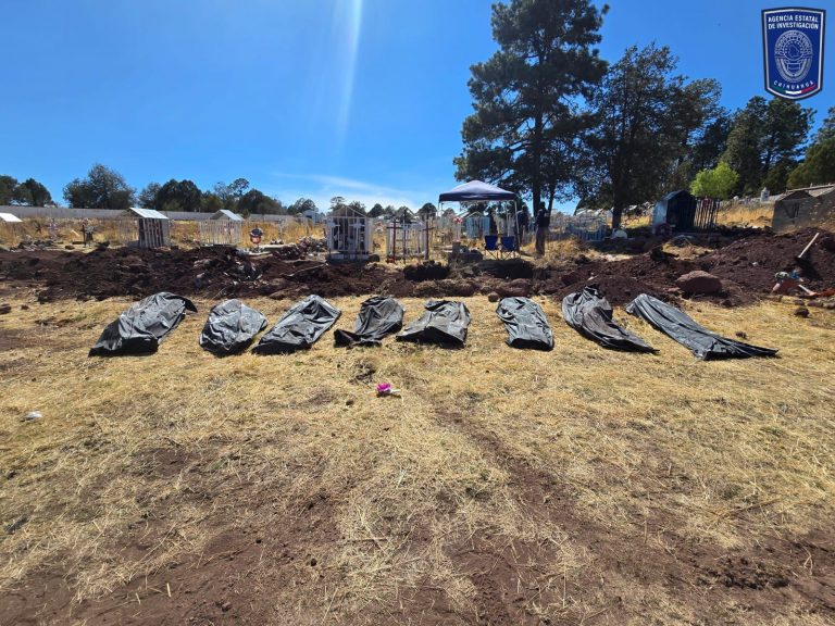 Hallan 10 cuerpos en fosa clandestina en Madera