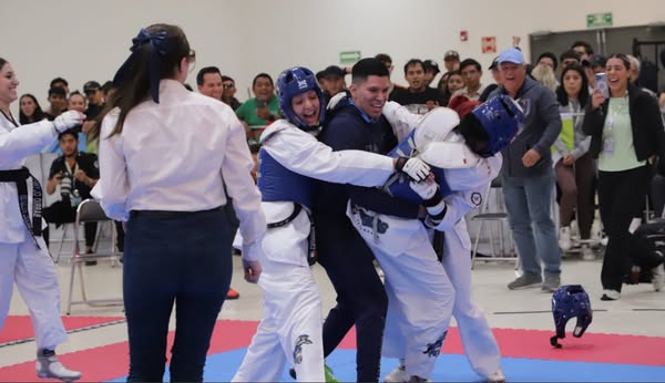 A manos llenas Indios taekwondoines de la UACJ ganan medallas en Puebla 2025