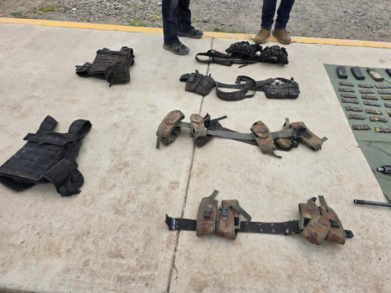 Detiene SSPE a cuatro personas armadas y asegura arsenal, droga y vehículo en Madera