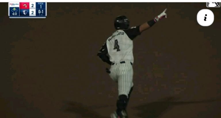 Jasso prende su bat y define el juego