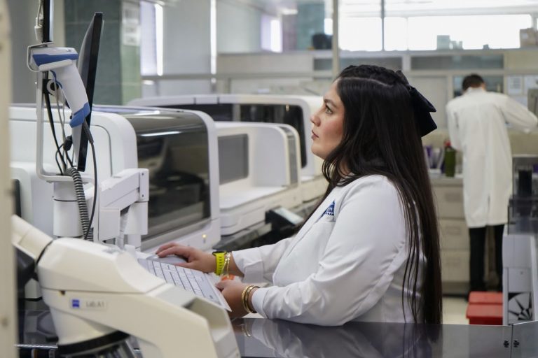 Ponen en marcha nuevo equipo de laboratorio con tecnología alemana para mejorar diagnósticos en el Hospital General de Chihuahua