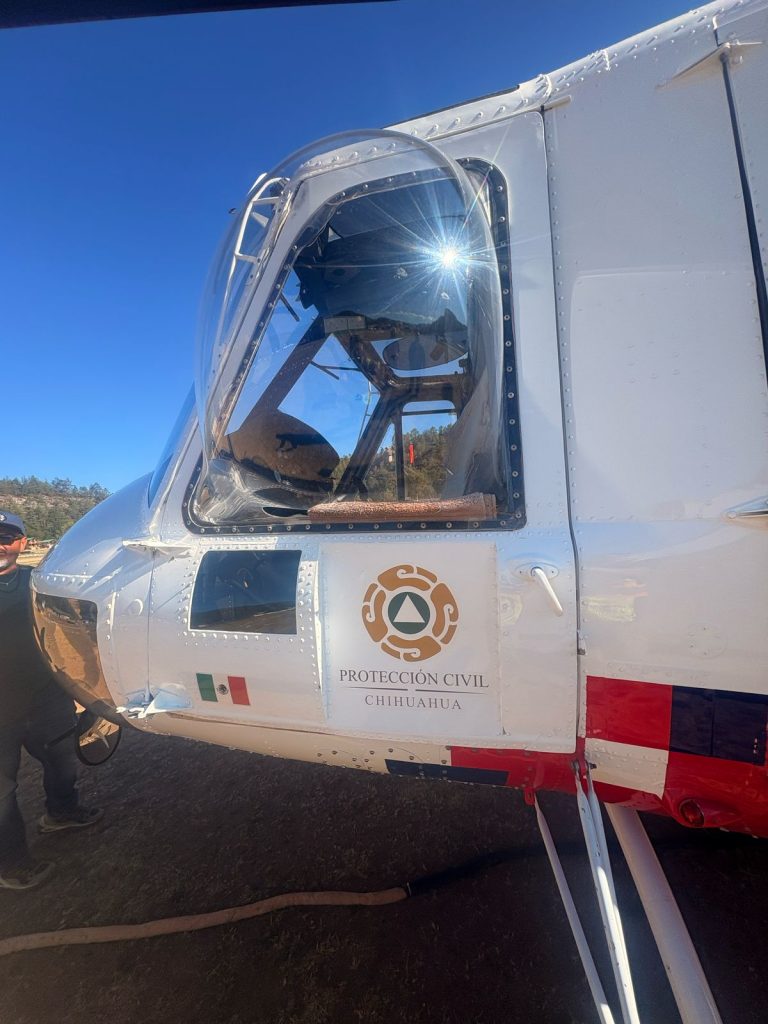 Continua apoyo aéreo en el combate a incendios forestales en municipio de Ocampo