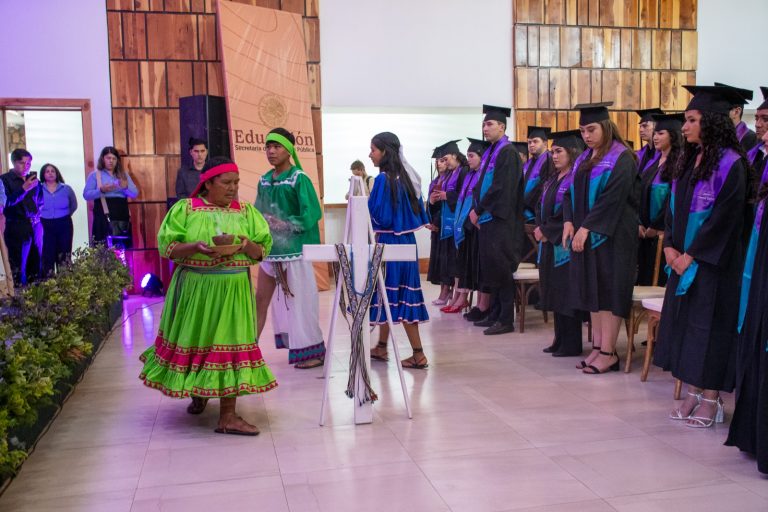 Egresan 75 nuevos profesionistas de la Universidad Tecnológica de la Tarahumara
