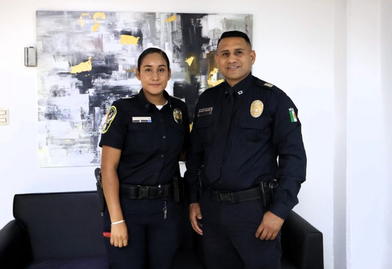 Trabajan juntos papá e hija cuidando a las familias chihuahuenses