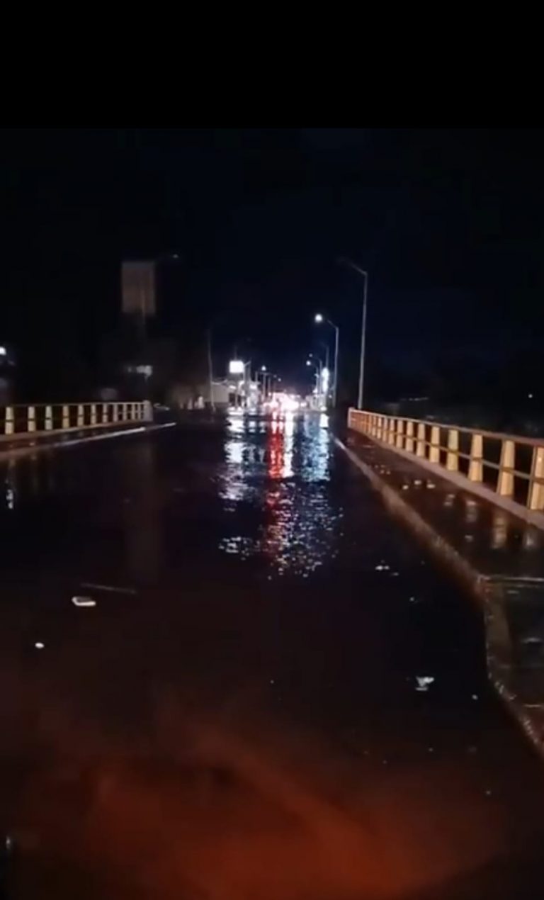 Desbordan arroyos en Buenaventura y Flores Magón