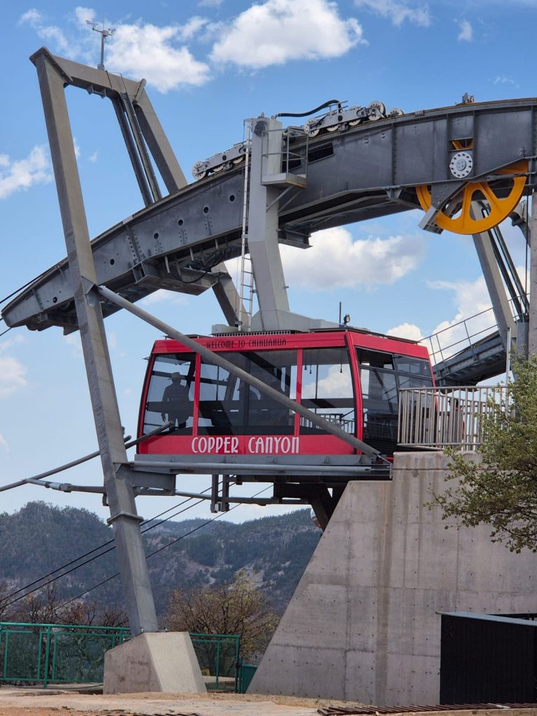 Inician trabajos de mantenimiento integral del teleférico en Parque Barrancas