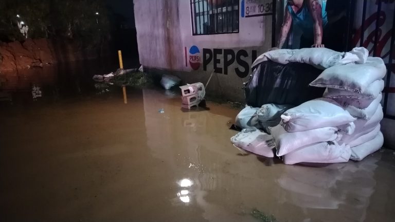 Atendieron Bomberos y Protección Civil Municipal cinco emergencias por lluvias durante la madrugada
