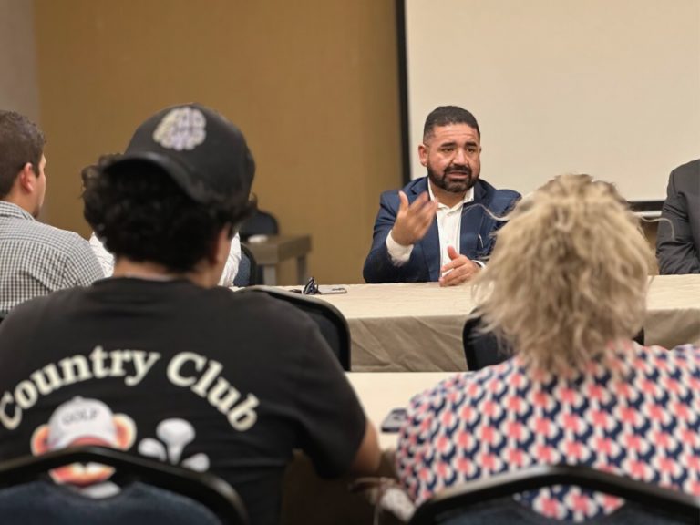 Se reúne Francisco Sánchez con familias defraudadas por crematorio en Ciudad Juárez, claman por verdad, justicia y reparación