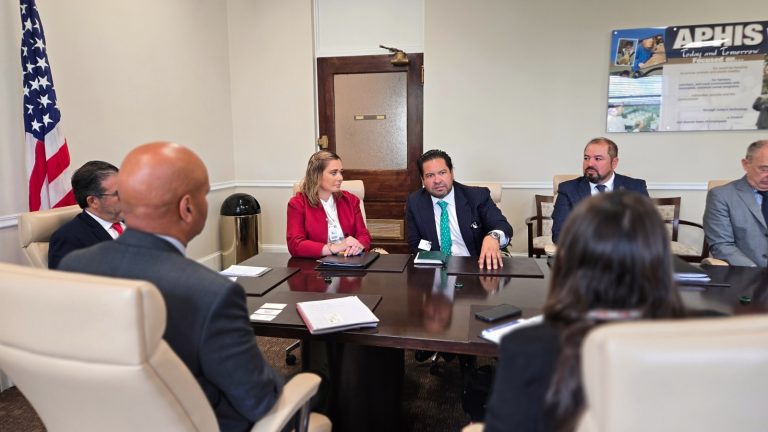 Maru Campos da a conocer en Washington las acciones del Estado para mantener al ganado libre del Gusano Barrenador