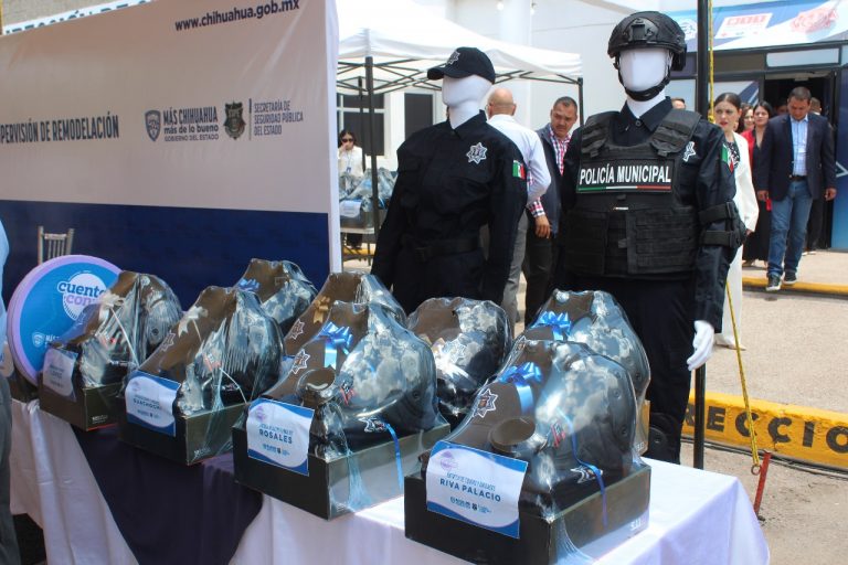 Fortalece SSPE la seguridad pública con entrega de equipamiento a 21 municipios en Meoqui