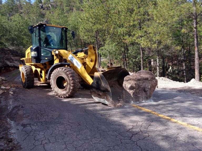 Restablece SCOP paso seguro en la Sierra Tarahumara tras derrumbes por lluvias 