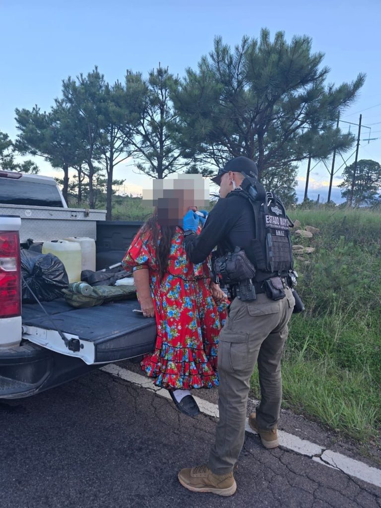 Auxilia SSPE a tres personas tras volcadura en Bocoyna