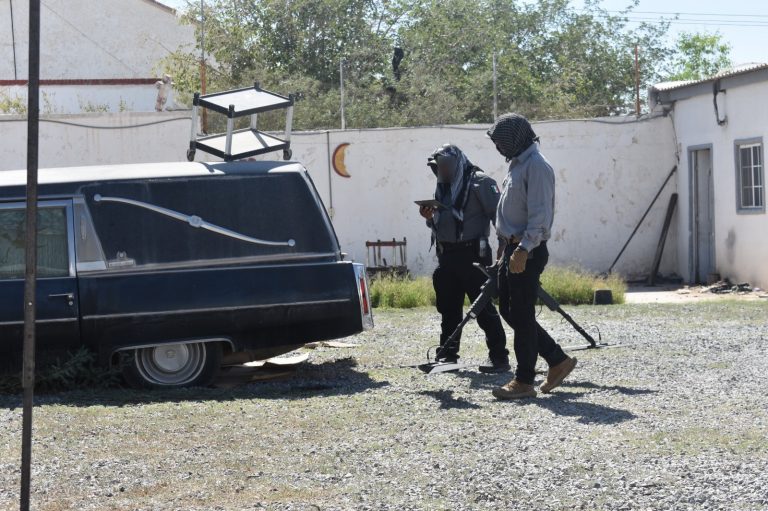 Buscan cuerpos en predio de funeraria ‘Plenitud’