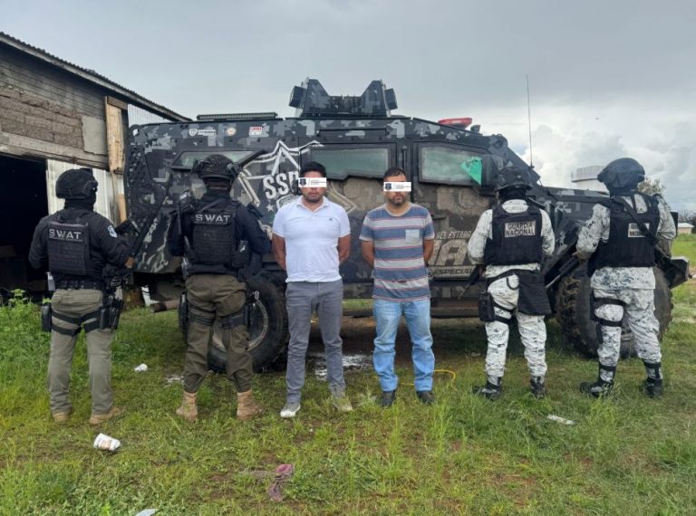 Asegura SSPE a dos sujetos en Cuauhtémoc con vehículos con reporte de robo y blindaje artesanal