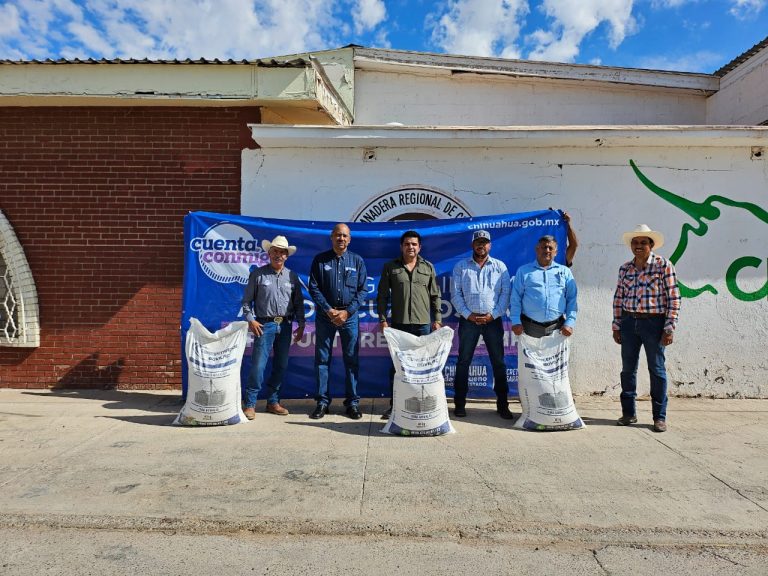 Entregan en Ahumada 60 toneladas de maíz rolado a productores pecuarios afectados por la sequía