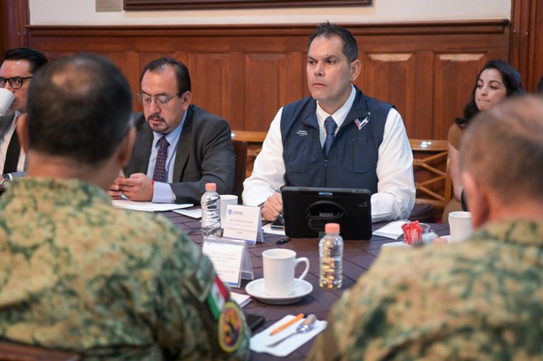 Participan autoridades en sesión de la Mesa de Seguridad, en Palacio de Gobierno