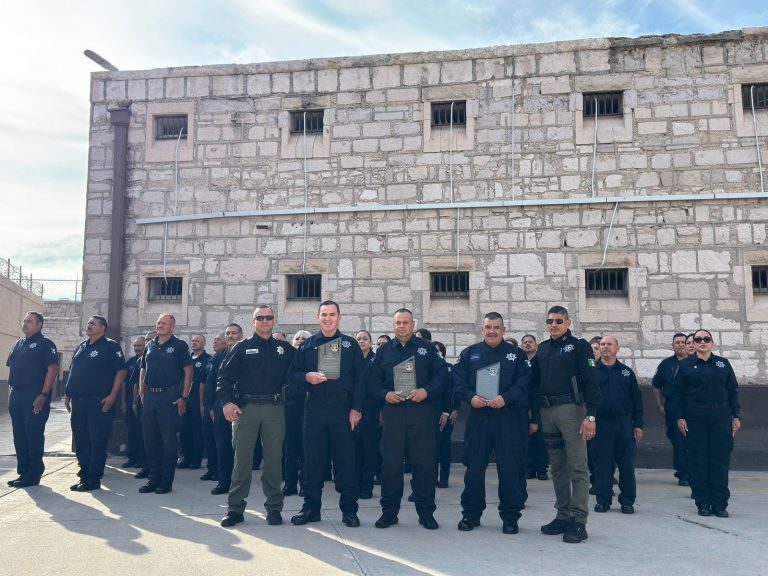 Reconoce SSPE a tres elementos del Sistema Penitenciario por su jubilación