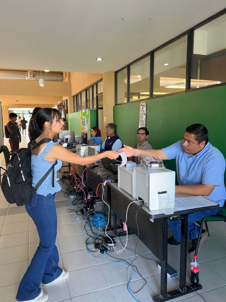 Atiende SSPE a la comunidad juarense con la Unidad Móvil de Licencias en Expo Empléate 2025