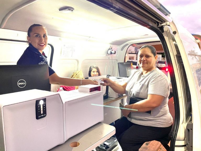 Acerca SSPE trámite de licencias con Unidad Móvil en Chihuahua y Juárez