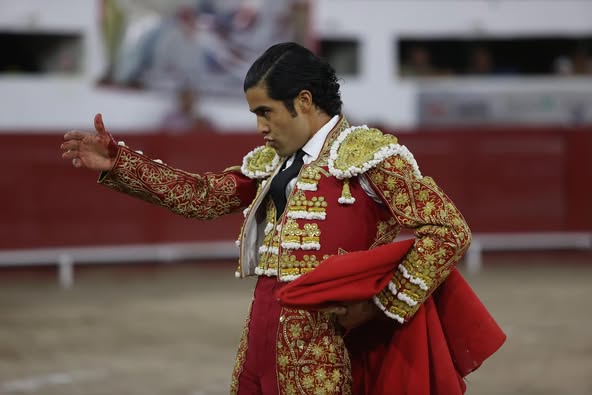 TOROS EN JUÄREZ: SAN ROMÁN ‘ENTRA AL QUITE’ POR EL ESPAÑOL ANTONIO FERRERA