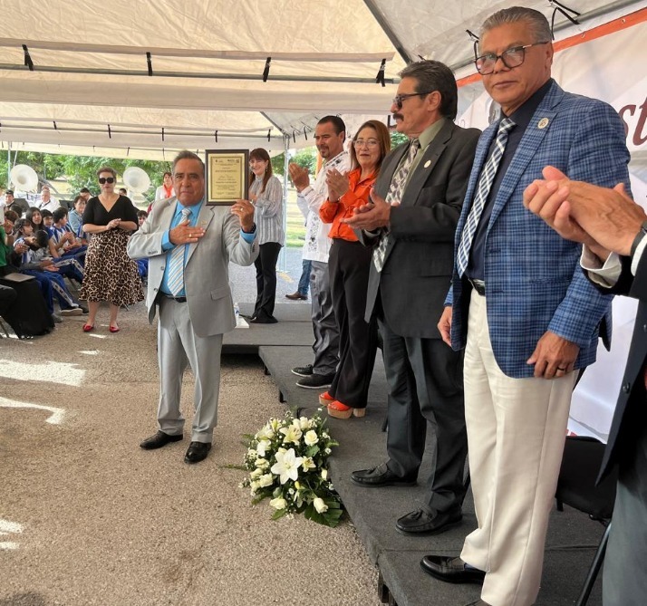 EN JUÁREZ RINDEN HOMENAJE A CARLOS SIFUENTES, UN MAESTRO ILUSTRE