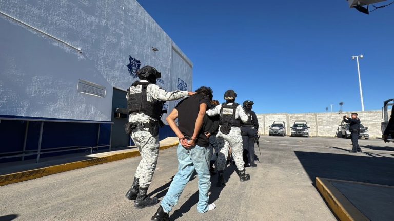 Detiene SSPE a seis integrantes presuntos delincuentes en Nuevo Casas Grandes; portaban arsenal y vehículo robado