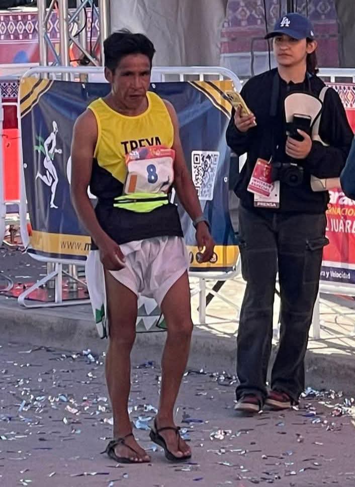 Onorio cruza la meta del maratón de Juárez en 2:28