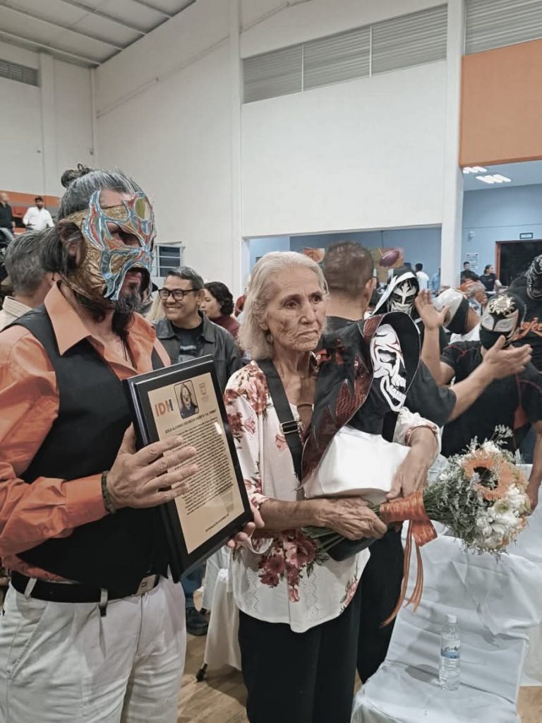 Fallece madre de los luchadores La Parka y Taboo