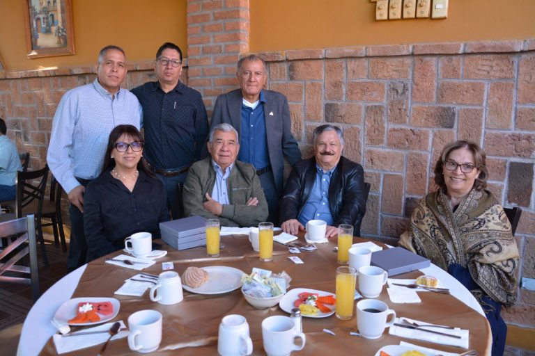 Celebra la Facultad de Medicina y Ciencias Biomédicas el tradicional Desayuno del Día del Médico