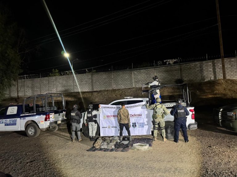 Asegura SSPE a menor con arsenal, droga y equipo táctico en Balleza