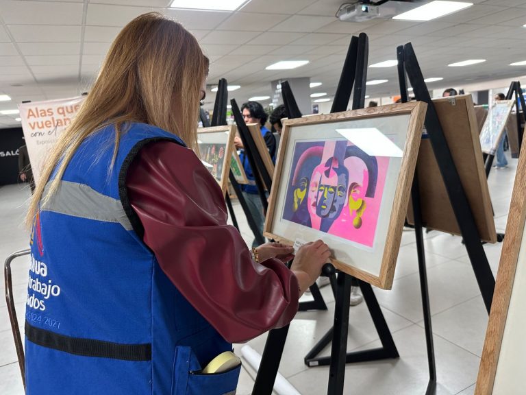 Lleva Municipio el arte a nuevos espacios, inaugura exposición «Tres Tristes Tintas» en el Aeropuerto