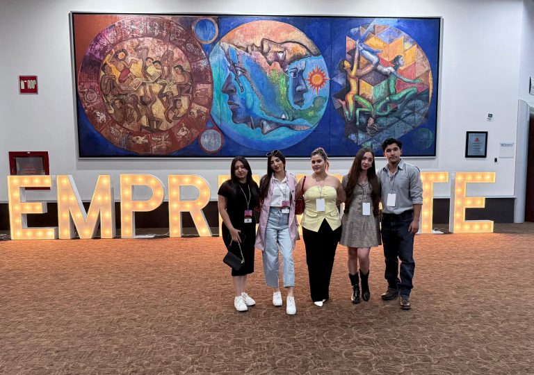 Participan alumnos de Economía Internacional en «Congreso Empréndete» en CINTERMEX MTY