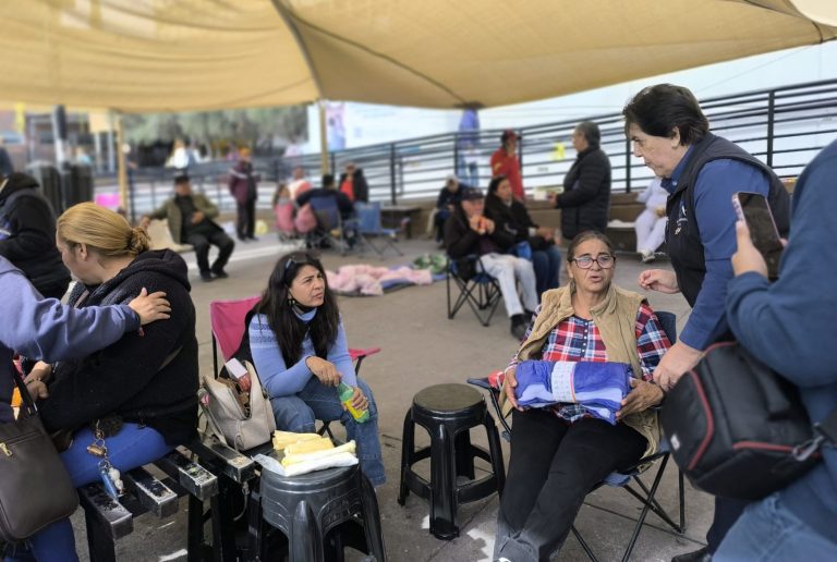Regidores del PAN se Solidarizan con Familias de Pacientes del Hospital Morelos del IMSS y reparten alimentos