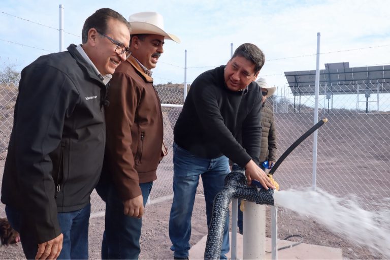 Inaugura JCAS pozo de agua potable en Rancho de Peña, Santa Isabel