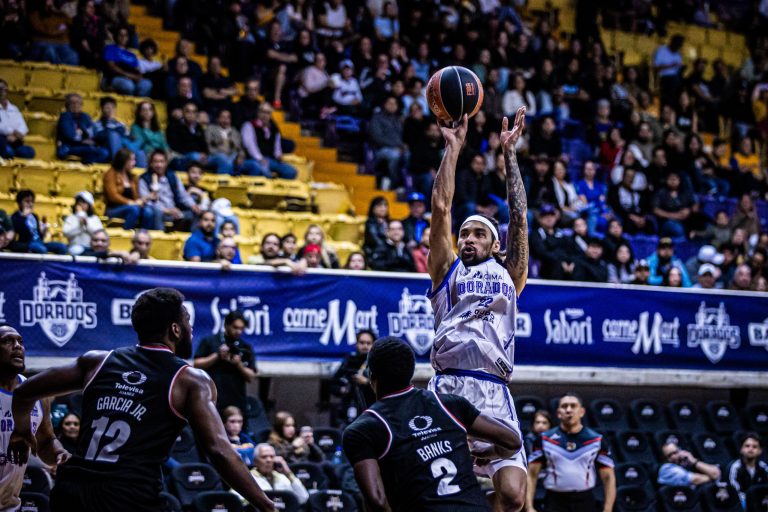 Dorados gana «guerra civil»