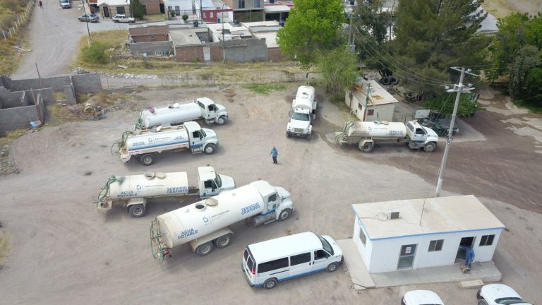 URGENTE: Choque vehicular deja sin agua a colonias de Chihuahua; JMAS envía pipas