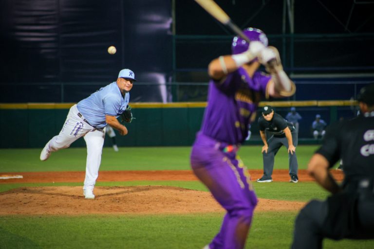 Dorados desperdicia ventaja de siete carreras y cae ante Rieleros en un festival de batazos