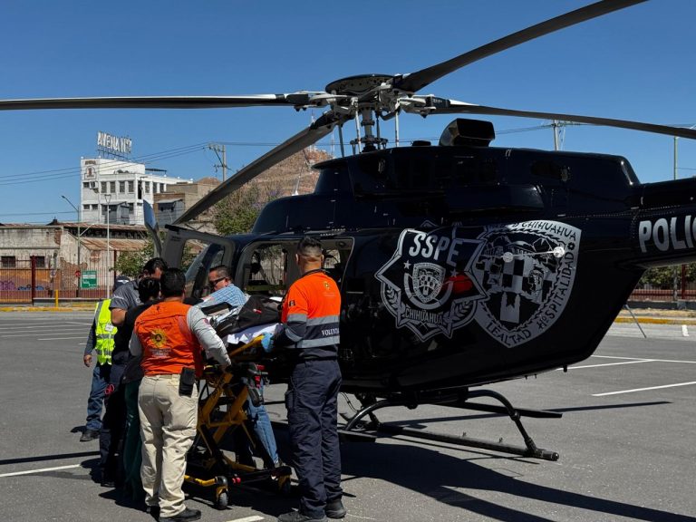 Rescatan en helicóptero a joven gravemente herido en Guachochi